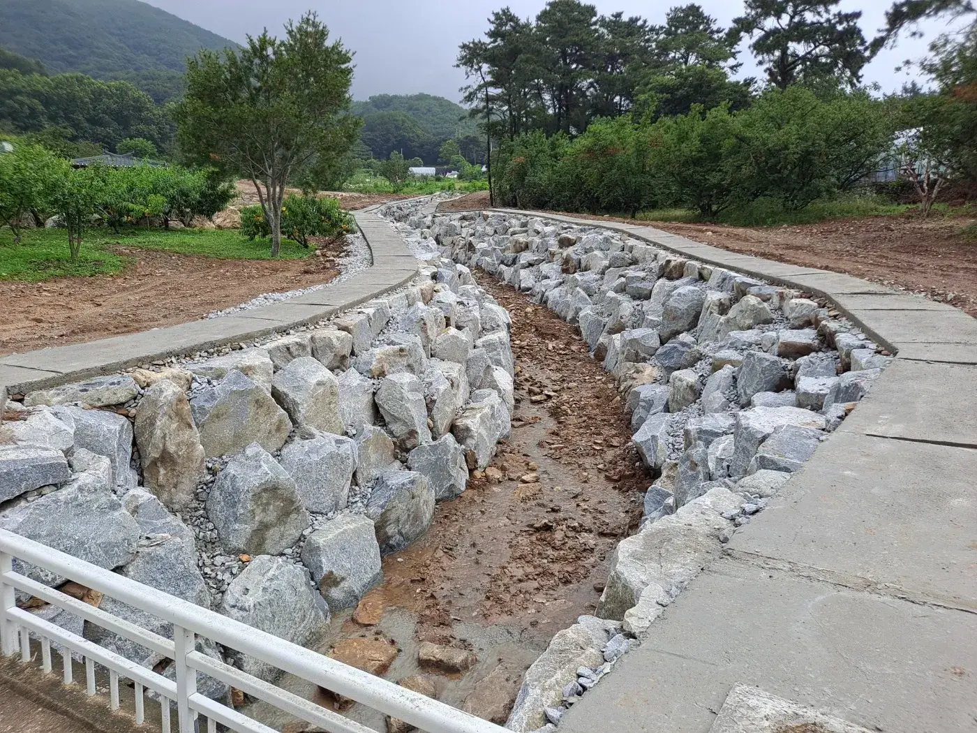 경사천 신규 도랑복원사업 1구역 - (주)석예 조형물 제작 전문업체 | 공공조형물·기업조형물 맞춤 제작